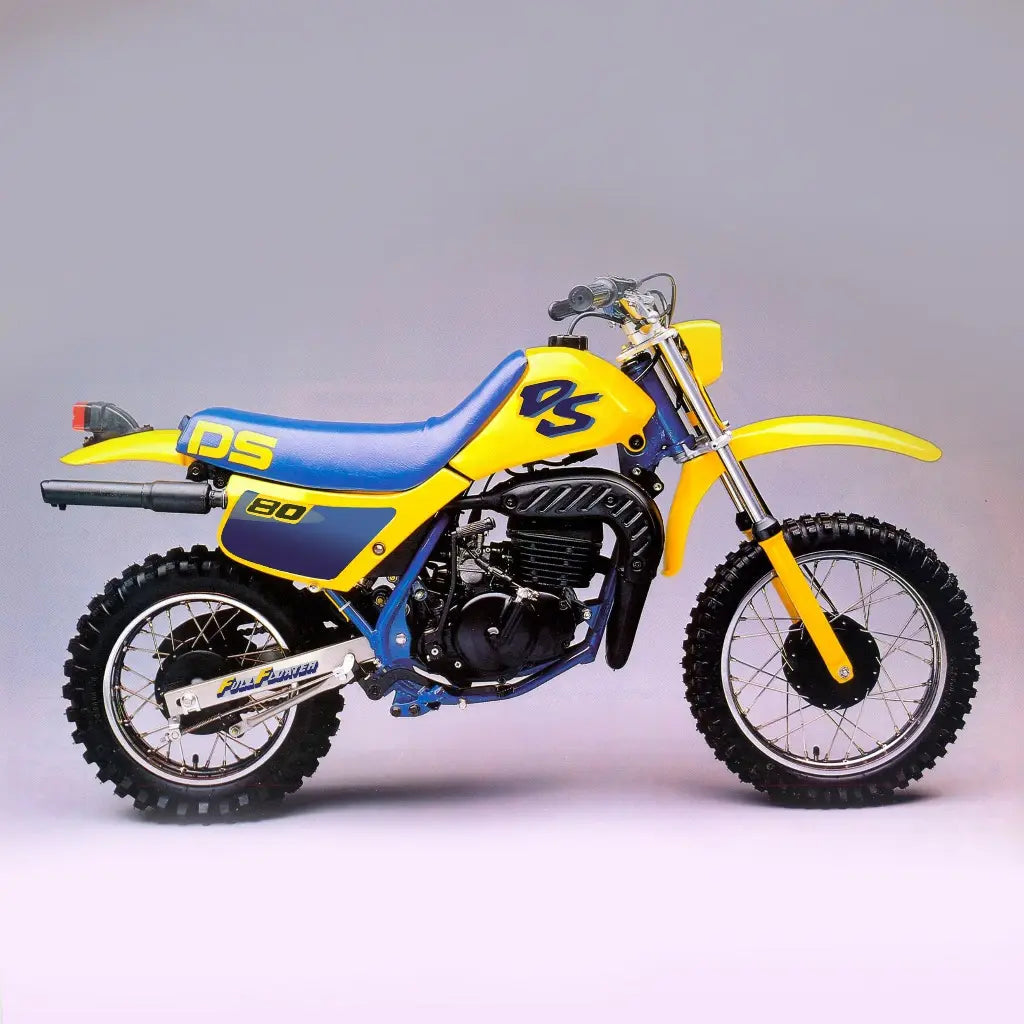 Sticker Decal Suzuki DS 80 1990 side cover tank install on bike illustration