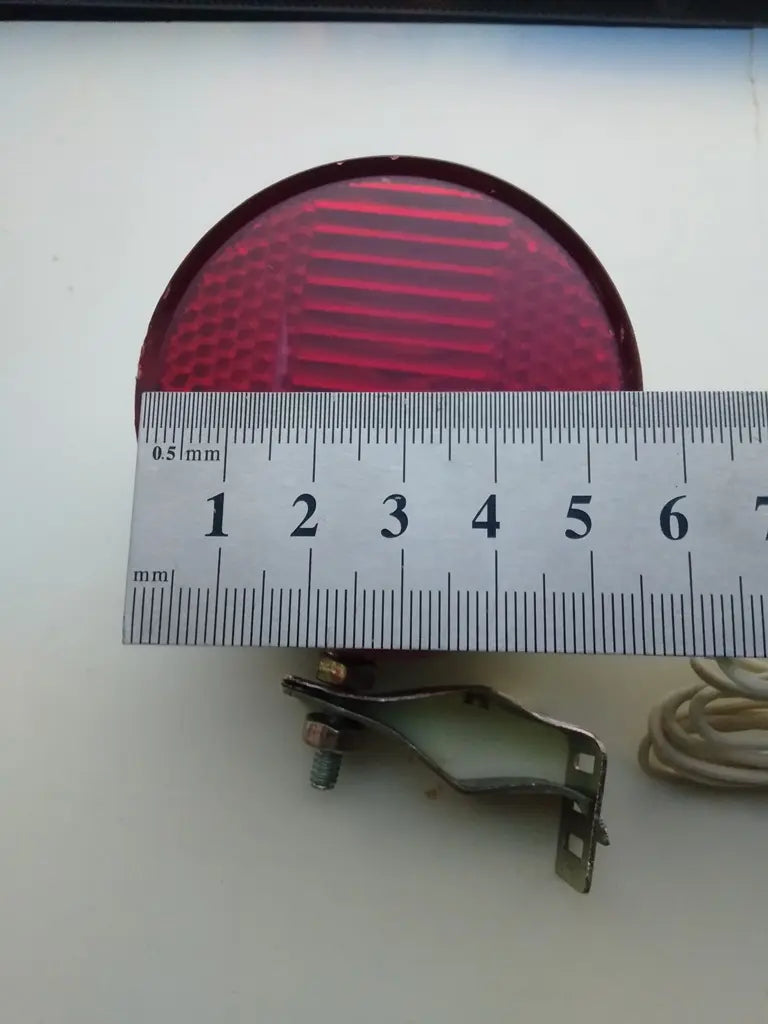 Measurement photo showing the 5.5 cm reflector diameter of the NOS vintage bicycle safety lamp.